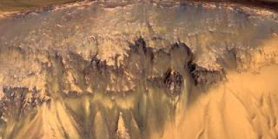 Flytande vatten kan finnas på Mars