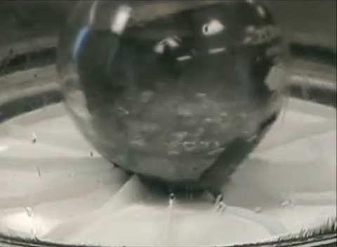 Hur man fryser vatten genom att koka aceton