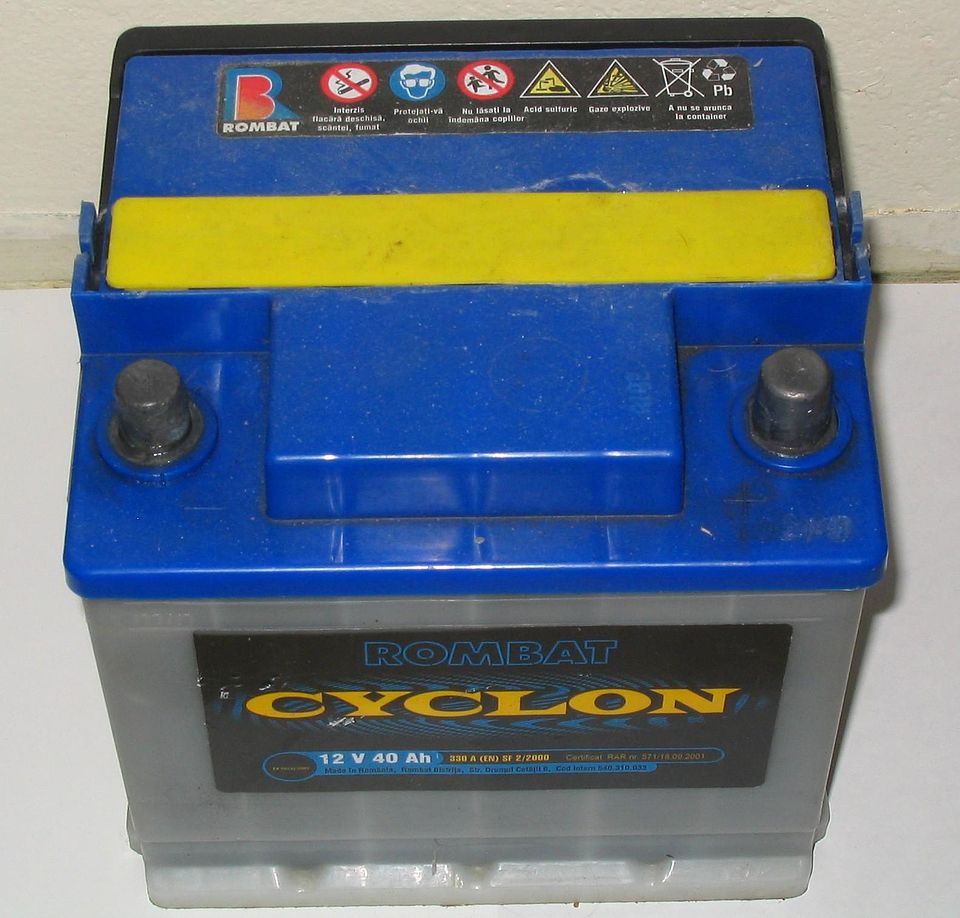 Ett typiskt bilbatteri.